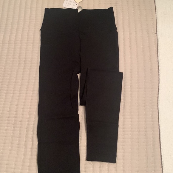COPY - FABLETICS LEGGINGS!! - Picture 2 of 3